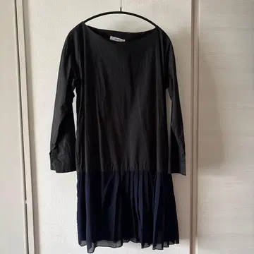 쁘띠 로브 노아 긴팔 플리츠 원피스 흑먹색 x 네이비