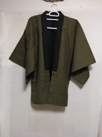 반텐, 도테라. 그린 스트라이프 패턴의 기모노