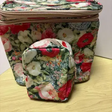 Paul & Joe 접이식 메이크업 케이스와 미니 파우치