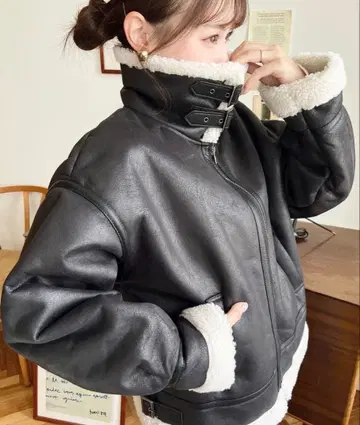 합성 피혁 보아 무스탕 코트