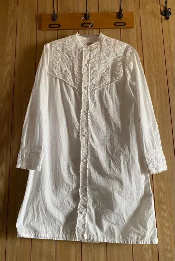 화이트 프릴 레이스 긴팔 원피스