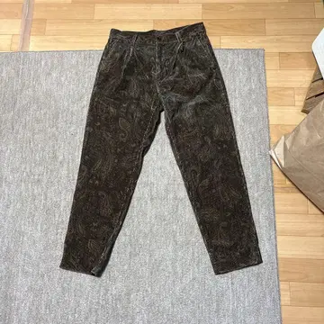 BEAMS+ 페이즐리 무늬 코듀로이 팬츠