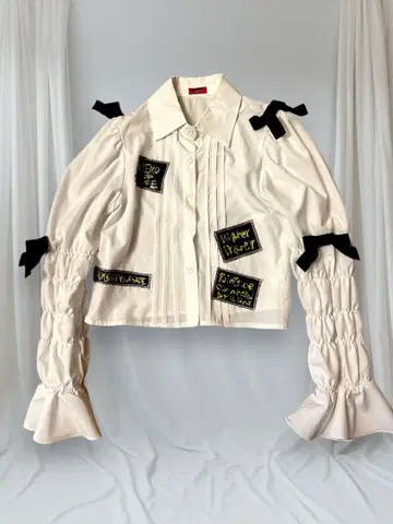 KOBINAI 블랙 벨로아 리본 프릴 블라우스