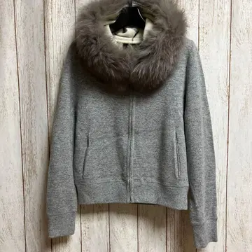 JUSGLITTY 그레이 퍼 후드티