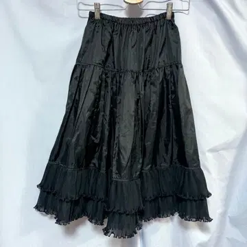 Innocent World 밑단 프릴 페티코트