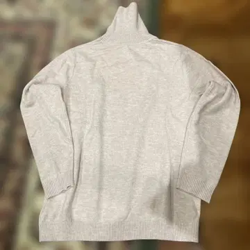 연한 핑크 터틀넥 스웨터 100% 울