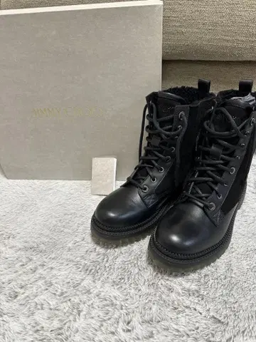 새상품 지미추 레이스업 부츠