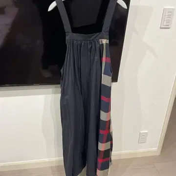 네이비 체크 무늬 오버롤 스커트