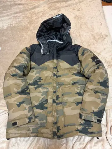 RVCA 다운 자켓 카모플라쥬 후드 부착
