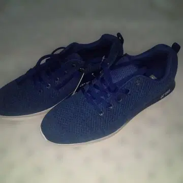 YONEX 네이비 스니커즈