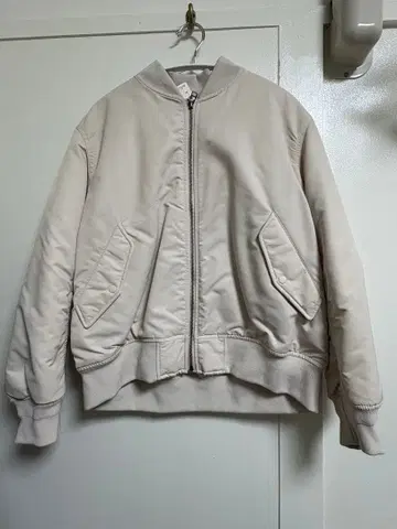 [ 미사용 새상품 ] UNIQLO 베이지 MA-1 스타일 자켓