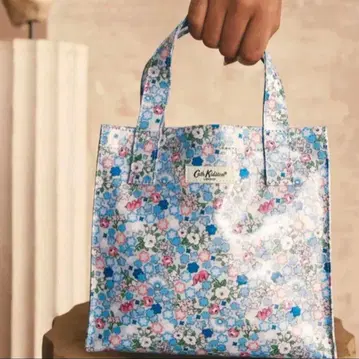 CathKidston 2025년 토트백 런치토트 미니 꽃무늬