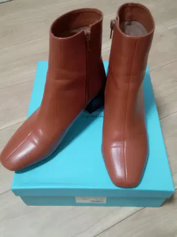 Au Bannister 브라운 부티