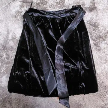 택 포함 새상품 블랙 벨벳 플레어 스커트