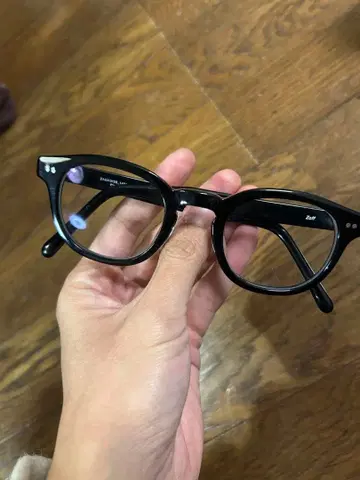 조프 검은색 테두리 안경