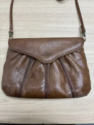 브라운 가죽 숄더백