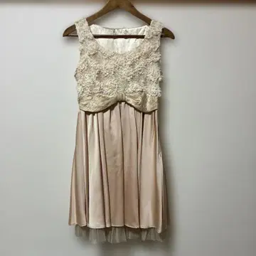 슬리브리스 플라워 레이스 원피스 베이지