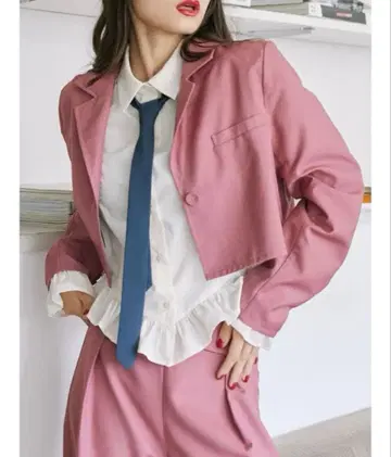 크롭 자켓 + 슬랙스 셋업