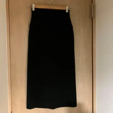 클라네 타이트 스커트 블랙