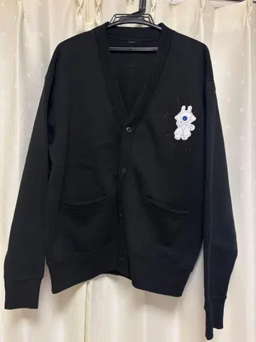 Bennu(벤누) 블랙 가디건 자수 캐릭터 포함