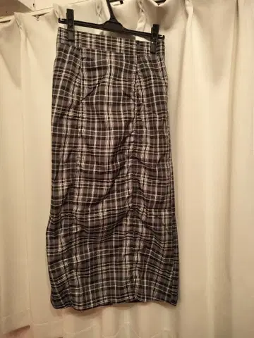 체크 무늬 타이트 롱 스커트