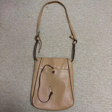 베이지 가죽 숄더백