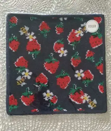 페이러 뮤베일 스트로베리 세레나데 네이비 손수건