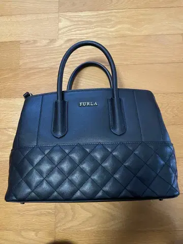 FURLA 퀼팅 숄더백 블랙