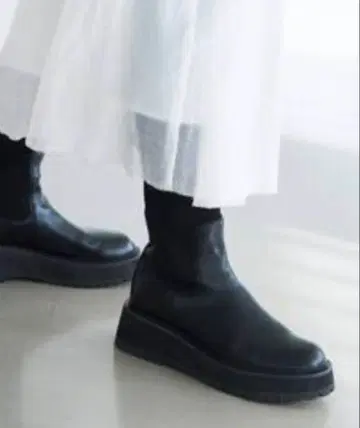 [ LE TALON ] 앵클 리브 트랙 밑창 숏부츠 블랙