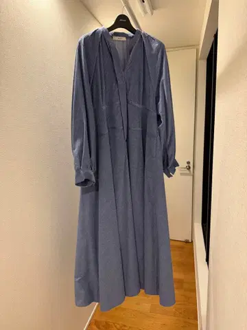 에브레 스트라이프 긴팔 롱 원피스