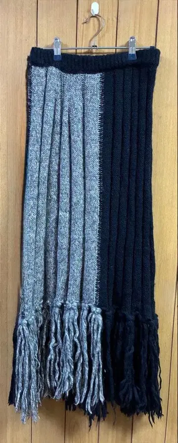 프린지 부착 리브 니트 롱 스커트