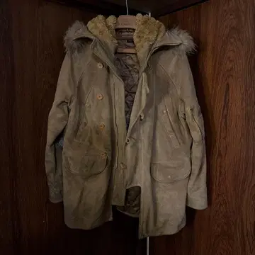 베이지 스웨이드 퍼(fur) 부착 자켓