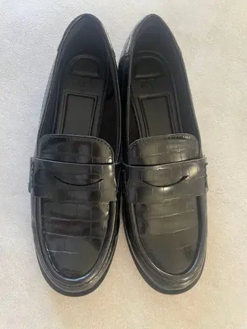새상품급! ZARA 블랙 로퍼 38
