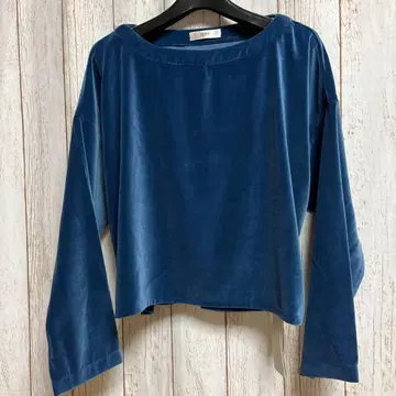 emmi atelier 블루 벨로아 긴팔 상의