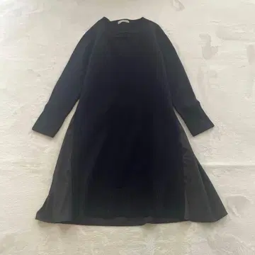 새상품급 다마 컬렉션 울 이소재 도킹 니트 원피스 루즈핏