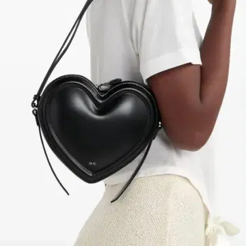 [ 새상품급 ] JW PEI Arlene 하트형 숄더백 로고 미니 블랙