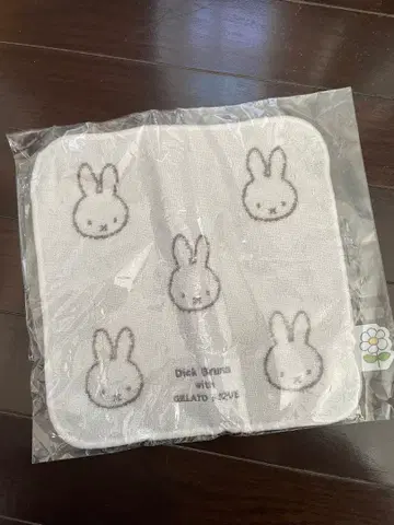 젤라또피케 미피 Dick Bruna 토끼 디자인 타월