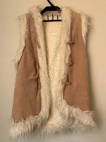 CHU X X X 베이지 인조 모피 베스트 후드 부착