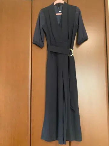 다크 네이비 랩 드레스 반팔 외출복