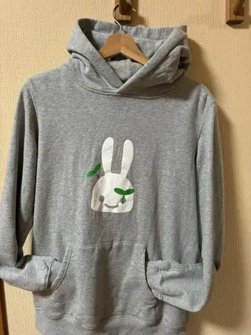 토끼와 꽃의 그레이 후드티