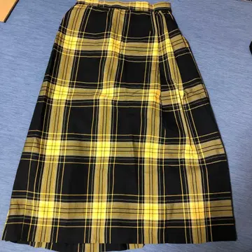 COEN 블랙과 옐로우 컬러의 체크 무늬 롱 스커트