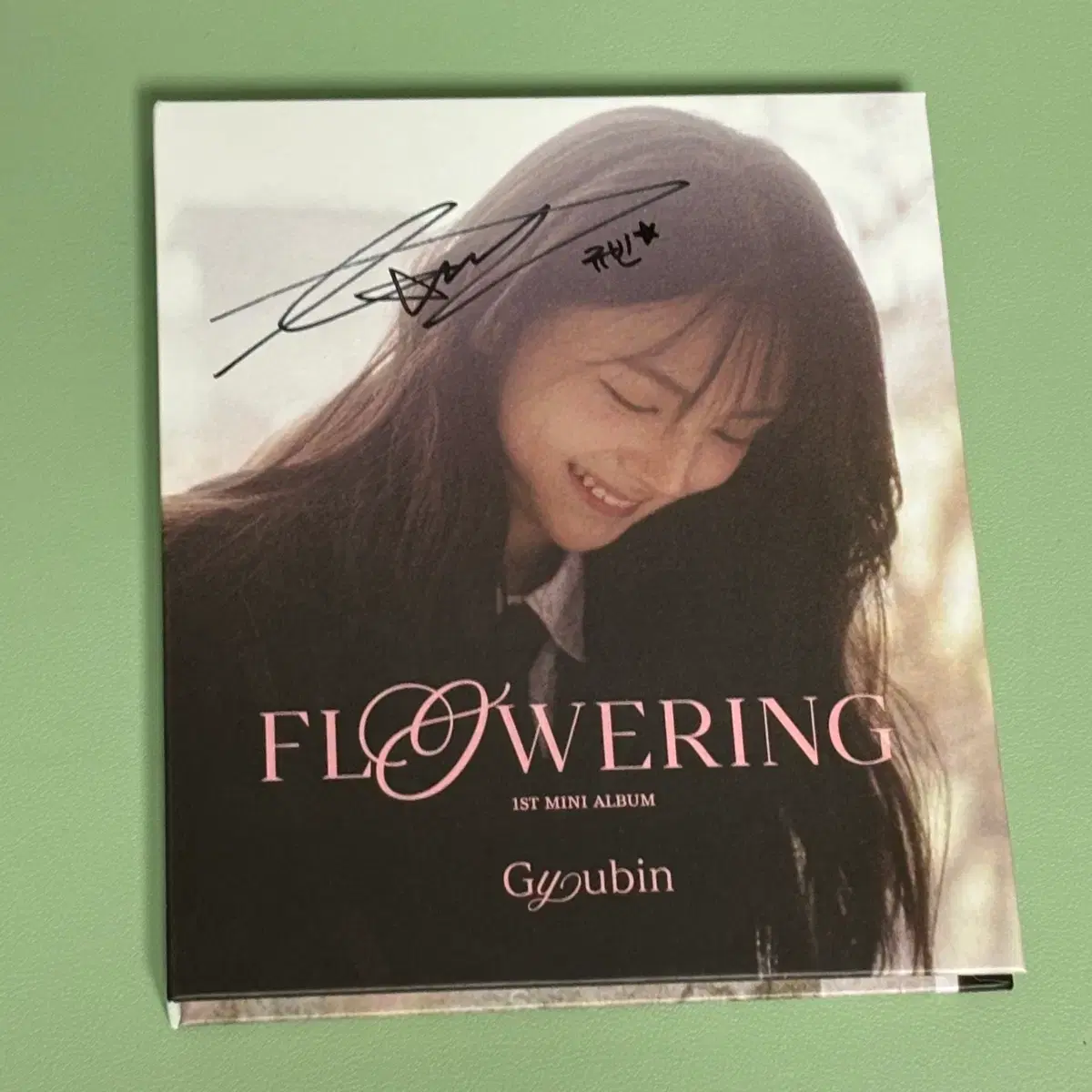 Singer-songwriter singer Gyubin Gyubin handwritten signed 1st album flowering album