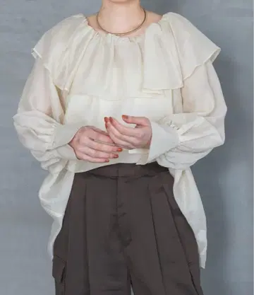 [아파트바이] 린넨 프릴 블라우스 내추럴 apartbylowrys