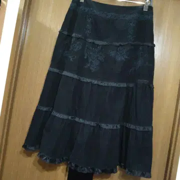 로라 애슐리 자수 블랙 롱 스커트