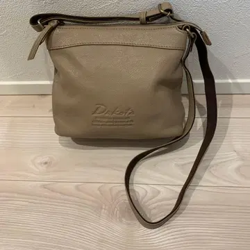 Dakota 숄더백 베이지