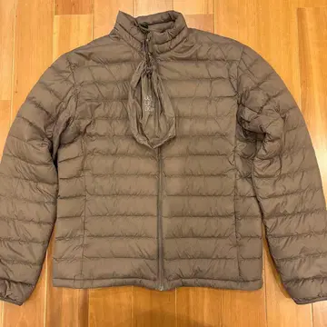 유니클로 울트라 라이트 다운 자켓 남성용 사이즈 M 브라운 계열