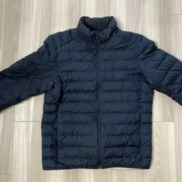 유니클로 울트라 라이트 다운 자켓 M 네이비 컴팩트
