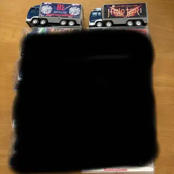 B'z 투어 트럭 2대