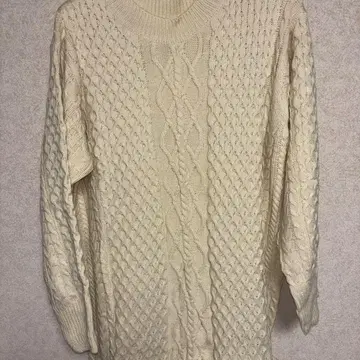 미사용품 아이보리 케이블 니트 긴팔 스웨터 프릴 밑단 롱