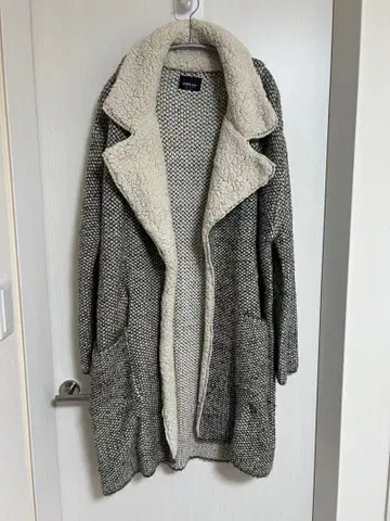ZARA KNIT 보아 카라 부착 니트 코트